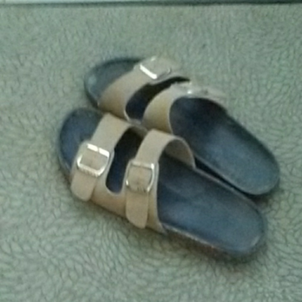 Brown birkenstalks
